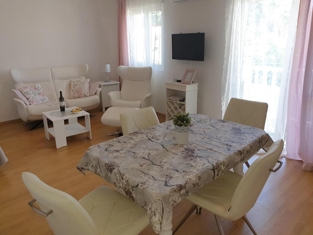 Apartments Mare Banjol エクステリア 写真